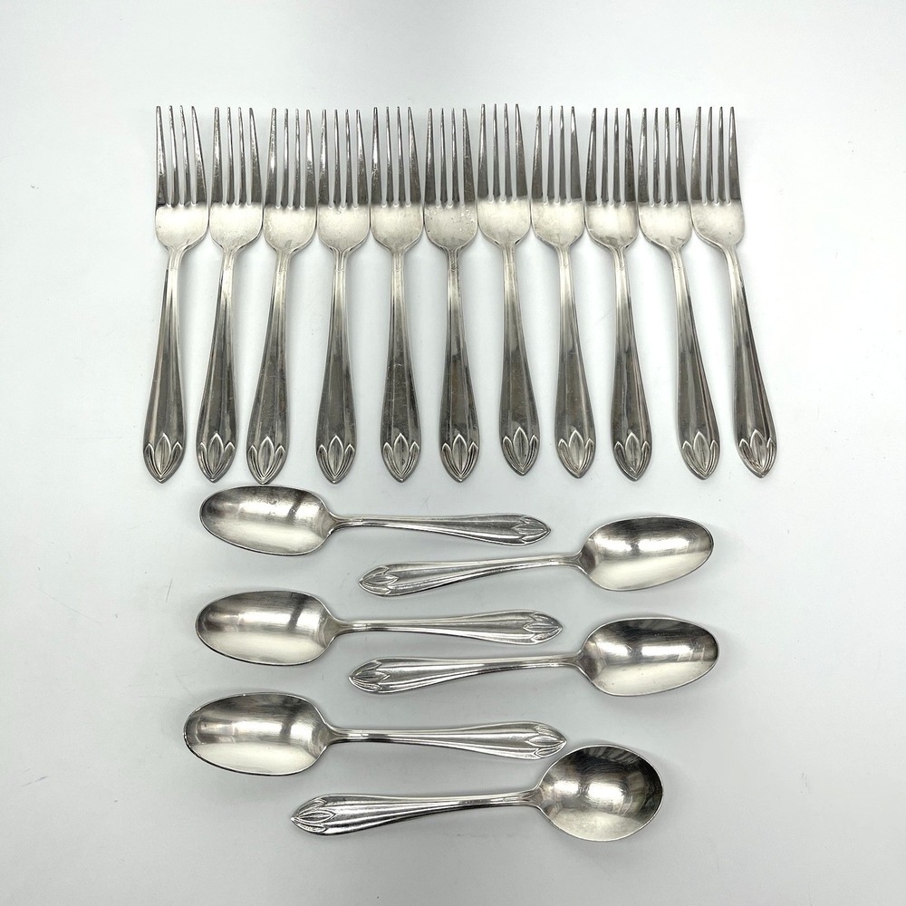 International Silver Lotus Pattern Flatware Set Of 17 Piece Silverplate Korea - Picture 2 of 11